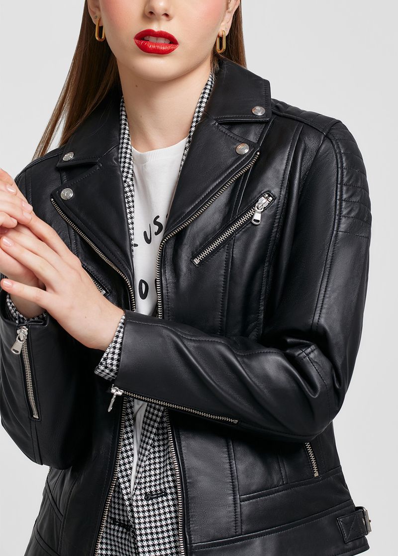 CASACA ESTILO BIKER EN CUERO COLOR ENTERO