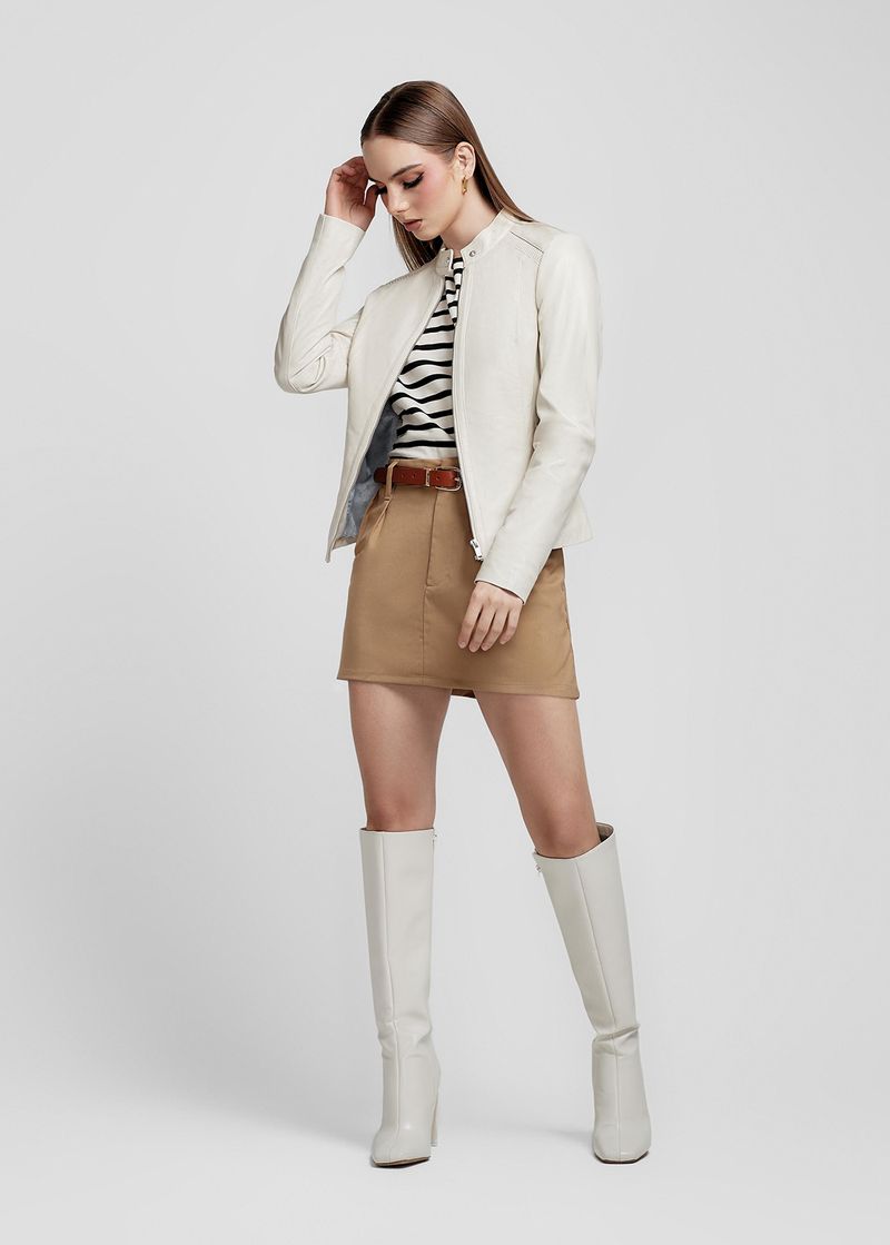 CASACA CON DETALLE EN LOS HOMBROS